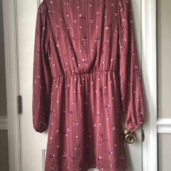 NWT Altar’d State Woman’s Surplice Neckline Floral Dress - Picture 5 of 9